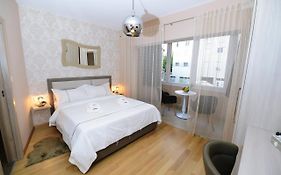 Zoilo Rooms self check-in